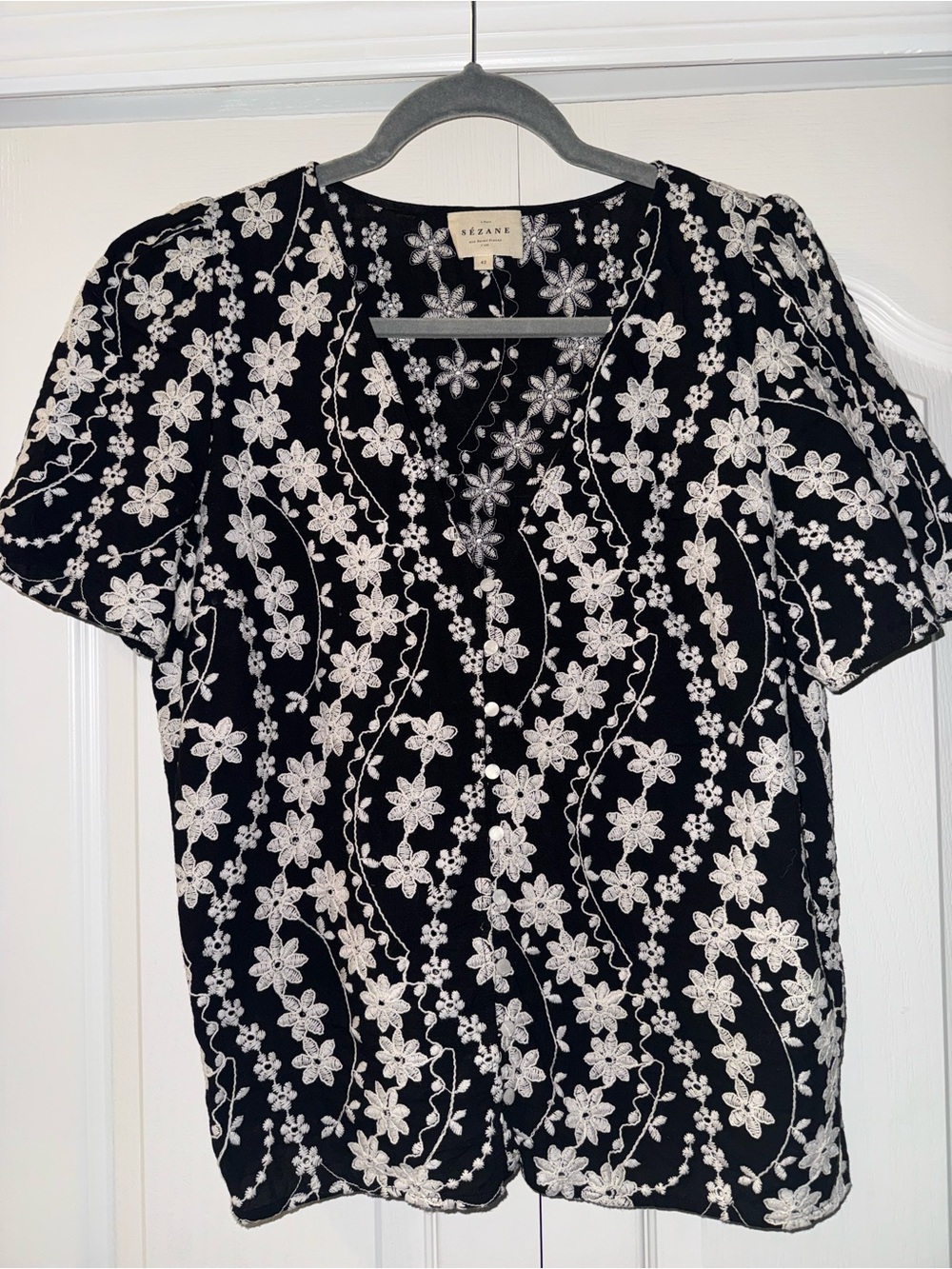 Sézane Black Floral Embroidered Short-Sleeve Top